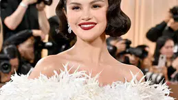 Selena Gomez sesindeki değişimin sebebi ne? Ünlü şarkıcıdan şoke eden elektronik sigara itirafı!
