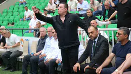 Sakaryaspor'da kaos dolu genel kurul: Delege olmayan şahıs ortalığı karıştırdı