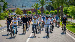 Marmaris’te iki teker üzerinde şölen: 2026 Gençlik Yılı’na pedal çevirdiler
