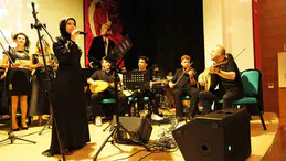 Akademisyenlerden müzik ziyafeti: NEF Personel Korosu sahneye damga vurdu