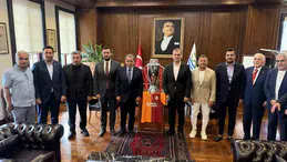 Dursun Özbek, Büyükçekmece’de şampiyonlar anıtı’na Galatasaray bayrağını çekti