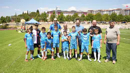 Sındırgı'daki depremzede çocuklar için umut tazeleyen futbol turnuvası düzenlendi