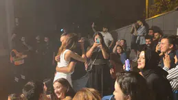 Gökhan Türkmen konserinde romantik anlar: 9 çift evlenme teklifi etti