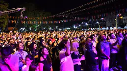 Cengiz Kurtoğlu, altın biber festivalinde tarih yazdı
