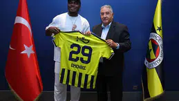 Emmanuel Emenike, Fenerbahçe Kulübü’ne Ziyaret Gerçekleştirdi
