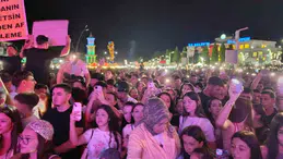 Selendi'de coşkulu festival: Merve Özbey hayranlarıyla buluştu