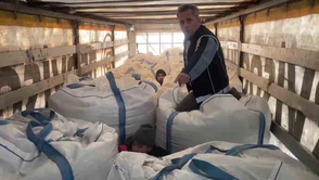 Amasya’da tırda çuvalların arasında 13 kaçak göçmen yakalandı