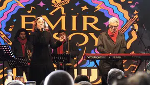 Soğuk havada iç ısıtan konser! Zuhal Olcay ve Emir Ersoy yılbaşını erken getirdi