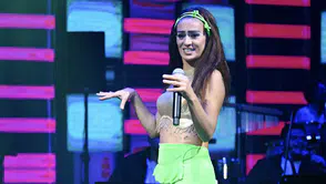 Yıldız Tilbe Kıbrıs’ta sahneye fıstık yeşiliyle damga vurdu!