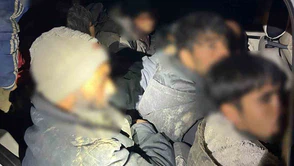 Iğdır’da bir araçta 12 düzensiz göçmen ve 2 organizatör yakalandı