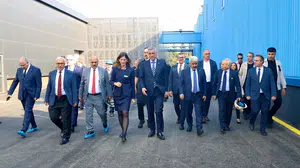 Kemal Memişoğlu yerli ve milli ilaç üretimiyle ilgili bilgi aldı