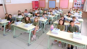 Tatil bitti, ders zili çalıyor: Milyonlarca öğrenci sınıflarına geri dönüyor!