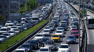 Trafikte hareketlilik artıyor... Kasımda 183 bin yeni araç kaydı yapıldı!