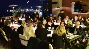 Cemiyet hayatının tanınmış isimleri yeni yıl davetinde bir arada