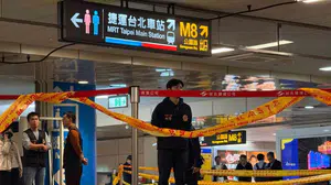 Sis bombasıyla kaos, bıçakla ölüm: Taipei sarsıldı