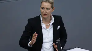 Nazi selamı iddiası Almanya’yı karıştırdı: AfD’li Moosdorf’a suç duyurusu!