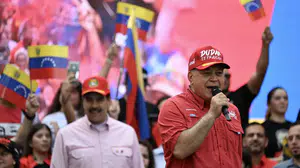 Sadakat mitinginde 'ihanet' mesajı! Maduro'nun sahnedeki gizli göndermesi