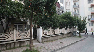 Polisi görünce panikleyen genç çatıdan düşüp öldü