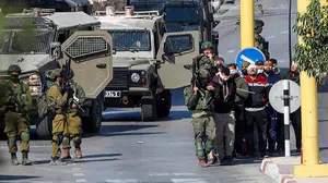 İsrail güçleri Batı Şeria’yı bastı: Filistinlileri tutuklayıp şiddet uyguladı!