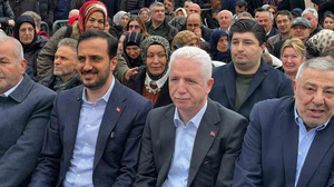 Eyüpsultan’da Karadeniz rüzgarı esti: Vatandaşlara 1 ton hamsi ikram edildi