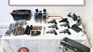 Komşular matkap sanıyordu, meğer silah fabrikasıymış...