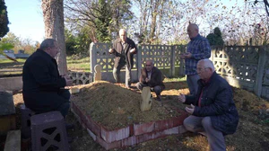 'Ağlıyor, titriyordu': Sahibini kaybeden köpek mezar başında bekliyor!