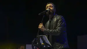 Şarkıcı Mehmet Erdem sessizliğini bozdu... Babasıyla ilgili acı haberi duyurdu!