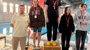 Düzce’nin genç yüzücüleri gövde gösterisi yaptı, tribünler ayakta kaldı!