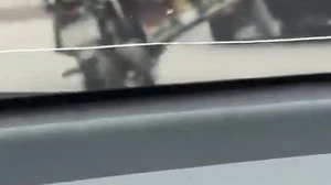 Tüp yüklü motosikletle tehlikeli hareketler kamerada