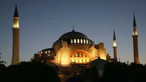 En Anlamlı Kadir Gecesi Mesajları: Bin Aydan Daha Hayırlı Gecede Dualar Semaya Yükseliyor