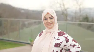 Yemekteyiz Aynur Hanım kim, kaç yaşında, nereli?  Yemekteyiz yarışmacısı Aynur Hanım hakkında merak edilenler