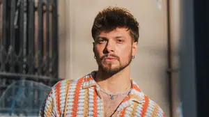 Çirkin Dizisinde Sempatik Mahalle Delikanlısı Dengeleri Değiştiriyor