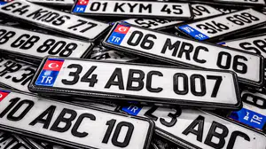 APP plaka tartışması büyüyor: Yetkililerden kritik açıklama!