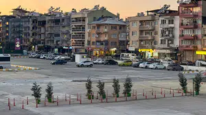 Aydın Merkezde Ücretsiz Park Alanı Alarmı: Sürücüler Ara Sokaklara Yöneldi
