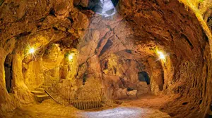 DERİNKUYU YERALTI ŞEHRİ TARİHİ! nedir, kim yaptı, kaç katlı, ne zaman keşfedildi ve içinde neler var?