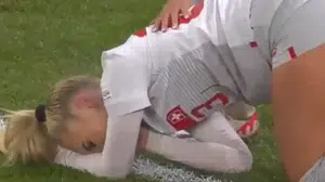 Sahada korku dolu anlar: Yıldız futbolcu bir anda yerde kaldı!