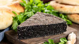 Siyah Peynirin Lezzet Yolculuğu: Gelenekten Modern Sofralara