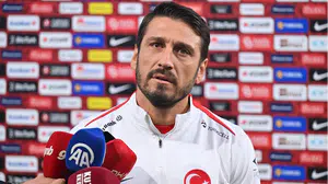 Ambulans sahaya girdi, maç durdu, gözler ona çevrildi!