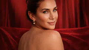 Pop müziğe yeni soluk: Ayla Çelik Kırmızı ile geri döndü