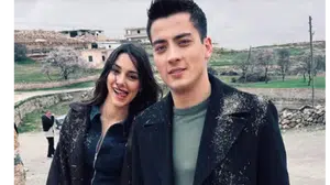 Aşk şehri uzak değilmiş! Dilin Döğer Ve Atakan Özkaya’dan olay yaratan romantik poz!