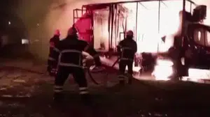 Sağlık ocağı savaş alanına döndü! Gece çıkan yangın ortalığı kül etti