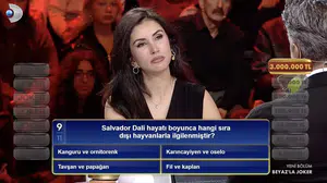 Salvador Dali, hayatı boyunca hangi sıra dışı hayvanlarla ilgilenmiştir?