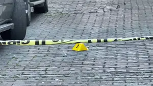 Kağıthane’de dehşet anları: Polise saldıran gençlerin ardından açılan ateş berberi vurdu!