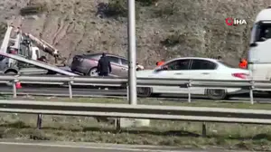 Ters yöne giren araç faciaya neden oldu! Araçlar kafa kafaya çarpıştı