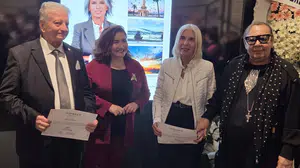 Şenay Düdek’in 'Hayat Andan İbaret' sergisi İzmir'de sanatseverlerle buluştu