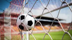 Derbi akşamı: Fenerbahçe ve Galatasaray karşı karşıya! İşte günün maçları...