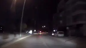 Ticari taksi çarptı, genç kız metrelerce savruldu... Korkunç kaza kamerada!