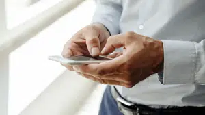 Pasaporta işlenmeyen telefonlar mercek altında: Usulsüz kullanıma 1 Mayıs darbesi!