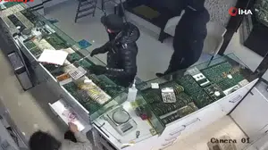 Kuyumcu esnafı soygunculara pabuç bırakmadı! Kaçacak delik aradılar