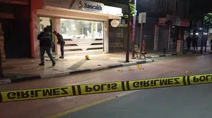 Altınları yola savurdular ama kurtulamadılar! Manisa’da film gibi operasyon